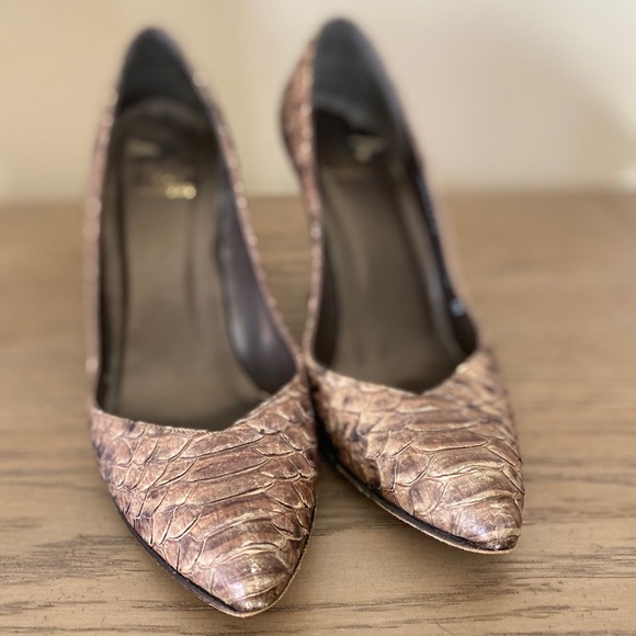 Heels - Picture 2 of 4